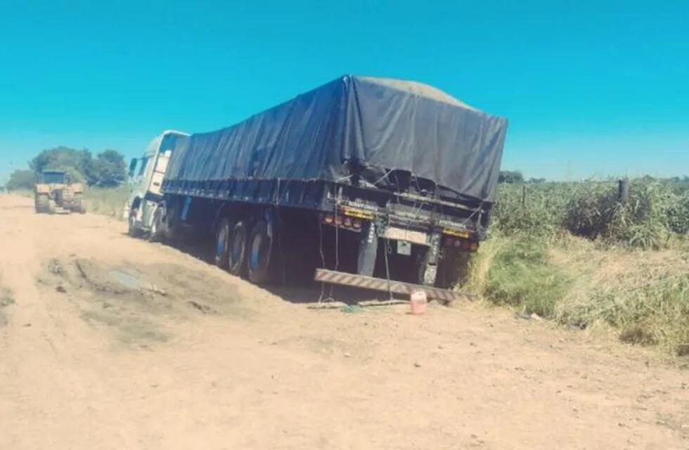 Camión paraguayo con cargamento de droga (@HernanFunes)