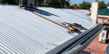 Comenzaron las tareas de reparación en los techos de Hospital Gumersindo Sayago de Carlos Paz.