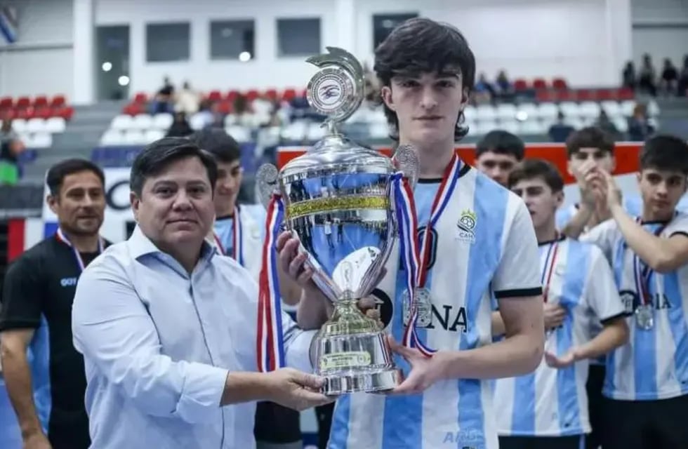 Juan Ignacio Cuello, jugador mendocino, subcampeón con Argentina, en el torneo Centro Sur disputado en Paraguay.
