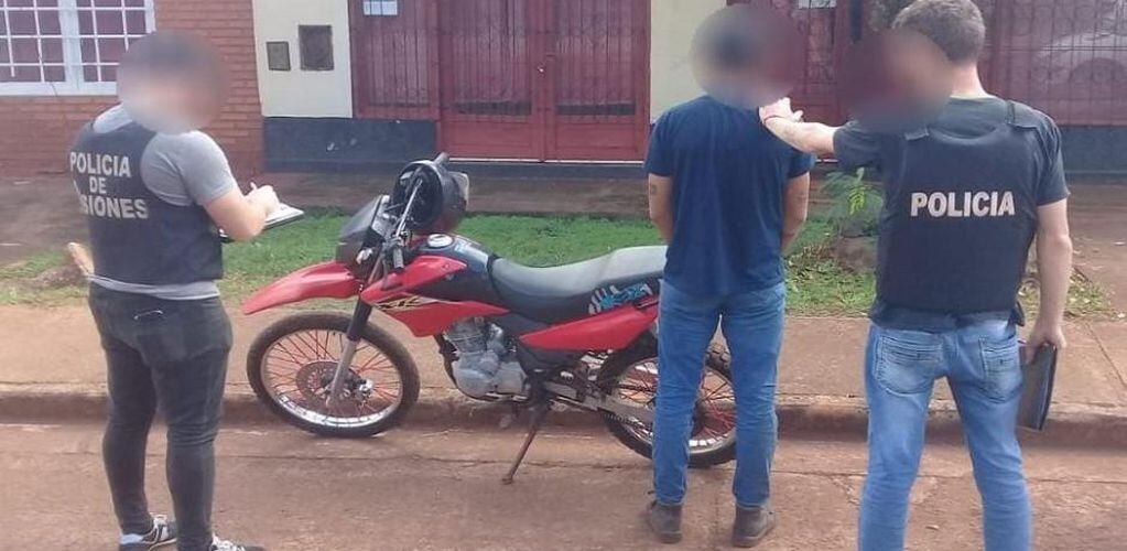 Conducía una motocicleta robada y fue detenido en Puerto Piray.