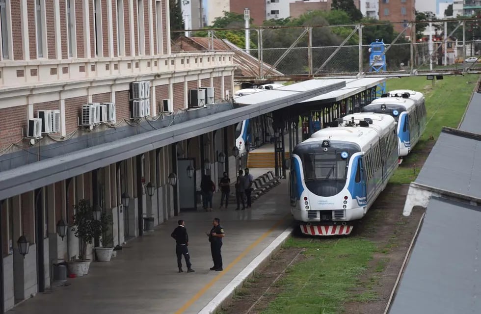 Tren Metropolitano (Ferrourbano) en la estación de Alta Córdoba (Facundo Luque)