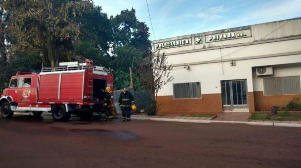 Un incendio destruyó una casa y una clínica privada. (Foto: Misiones Online)