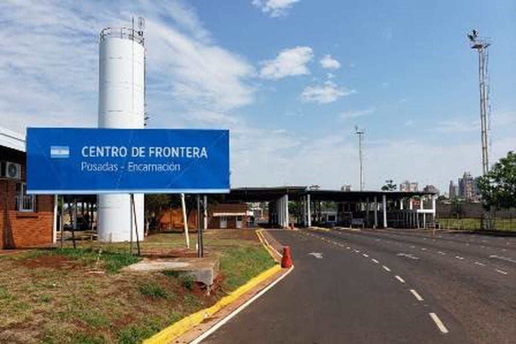 Acceso al centro de frontera en Posadas. (Cadena Sol)