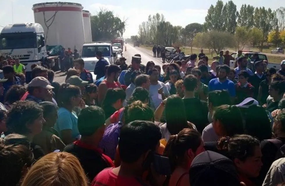 La movilización de los ciudadanos del Valle de Uco hicieron epicentro en la ciudad de San Carlos donde cortaron la ruta 40.