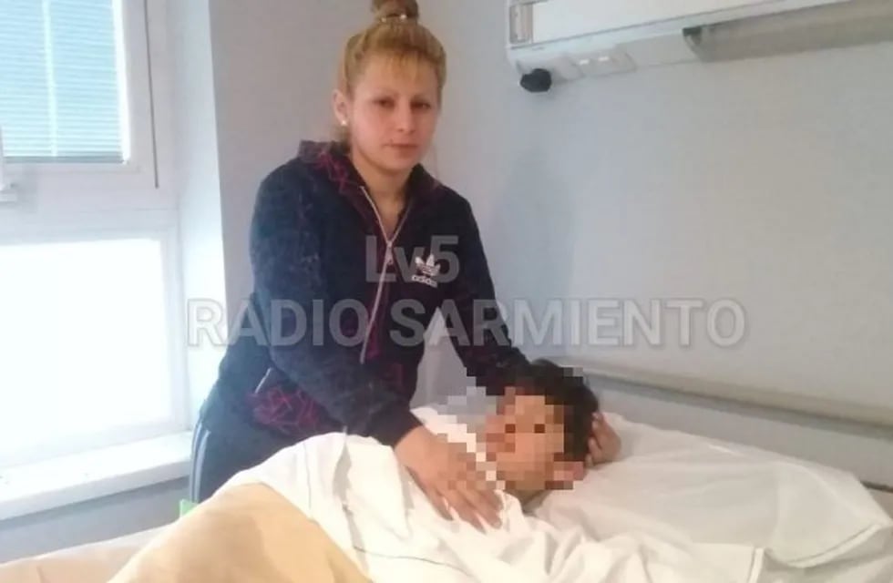 El niño presuntamente castigado con su madre en el hospital.