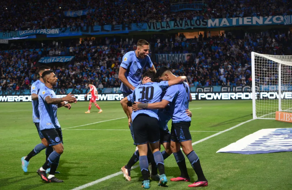 Belgrano goleó 4-1 a Unión de Santa Fe en el Gigante. Y con el empate de Sarmiento este lunes, accedió a los cuartos de final de la Copa de la Liga.