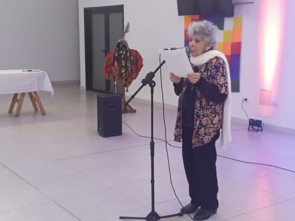 Norma Lezcano de Noguera, recordó a Doña Enriqueta Gastelumendi y recitó poemas hacia los pueblos originarios