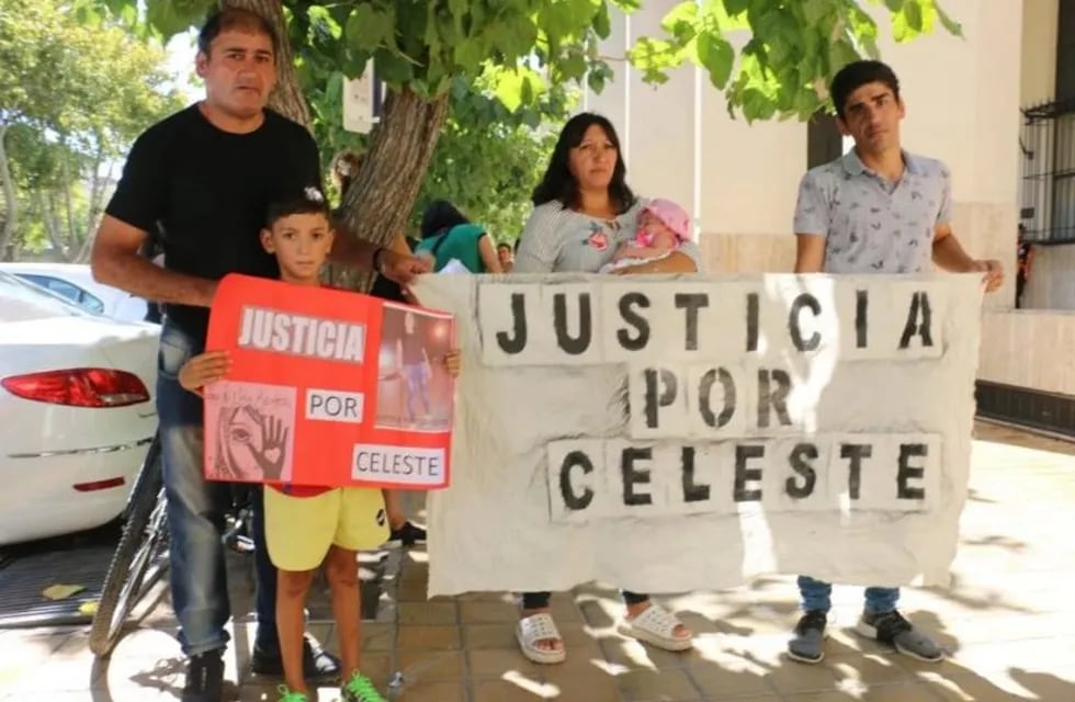 Familiares de Celeste Luna marcharon hasta el palacio de justicia de San Juan.