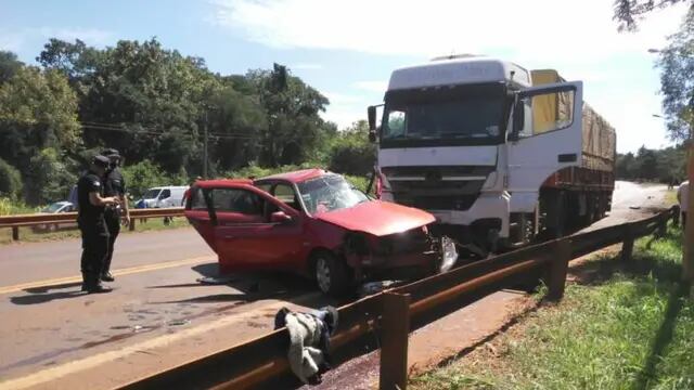 Falleció una mujer tras chocar con un camión en Eldorado