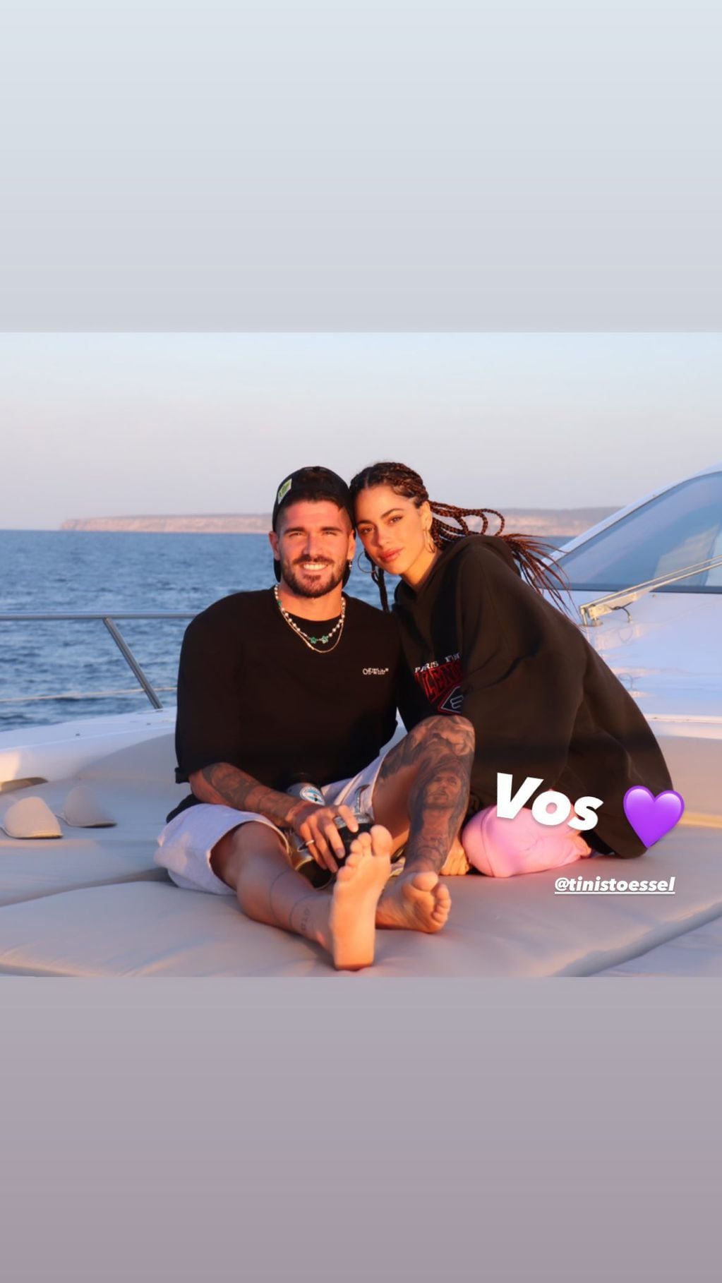 Rodrigo De Paul compartió una foto con Tini Stoessel de sus vacaciones en Ibiza