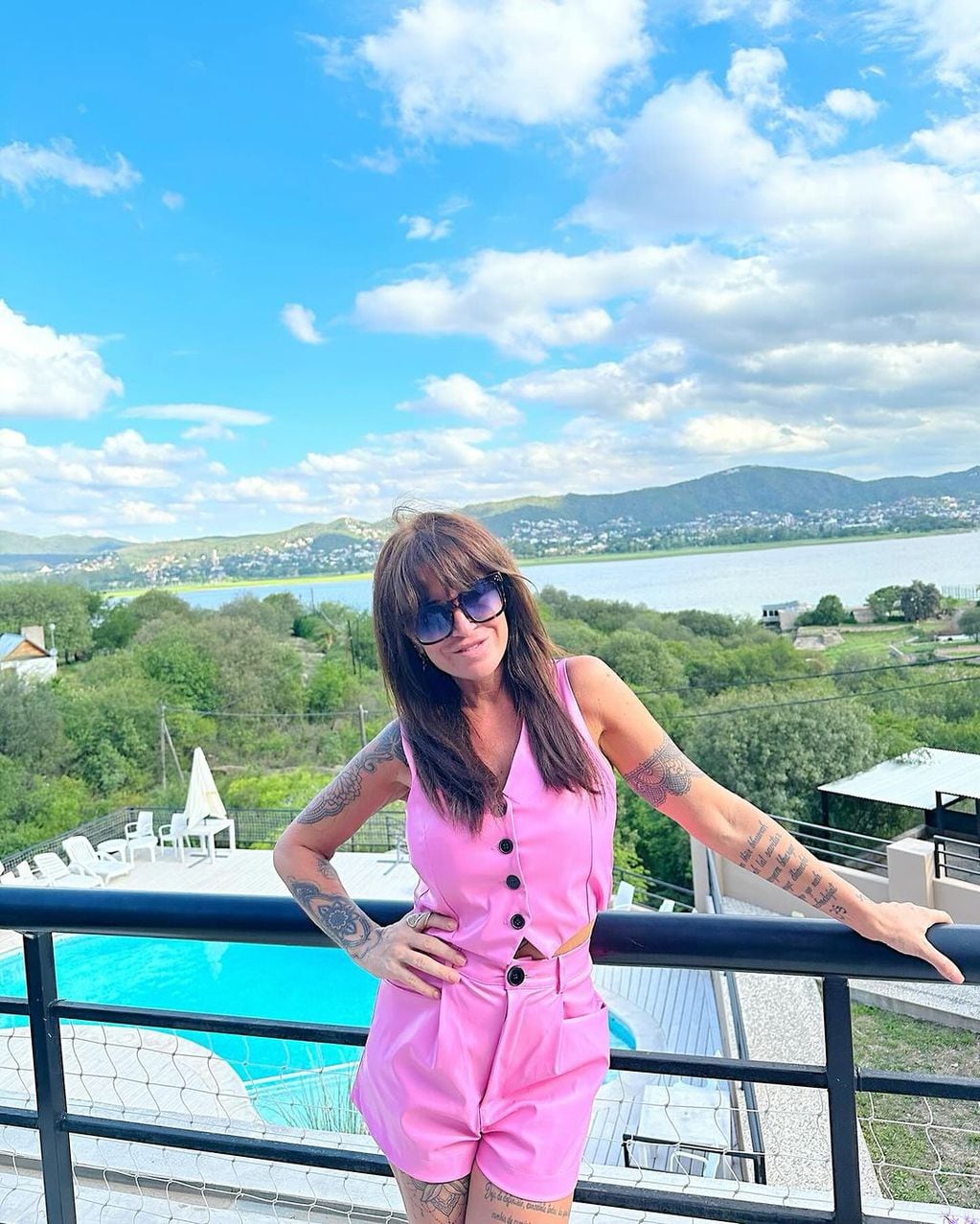 Flor Peña paralizó las redes con un look total pink en Villa Carlos Paz