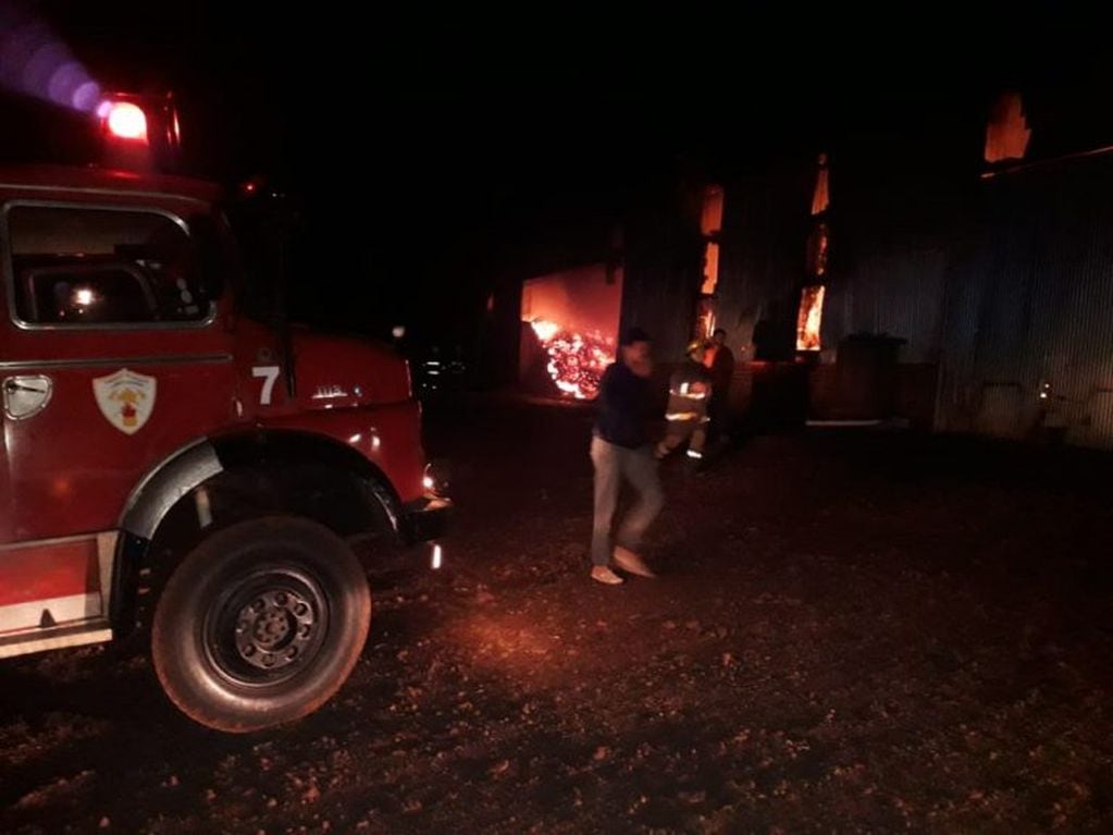 Incendio en el secadero de Yerba Mate Cuarto de Milla en Campo Grande.