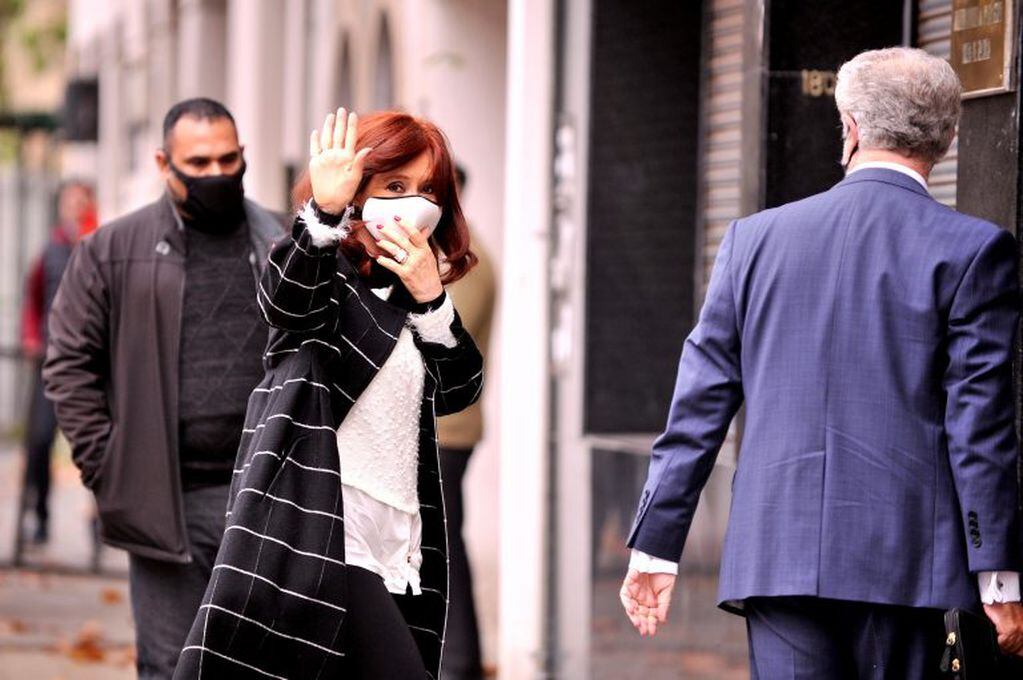 Cristina Fernández de Kirchner ingresando al juzgado de Lomas de Zamora. (Clarín)