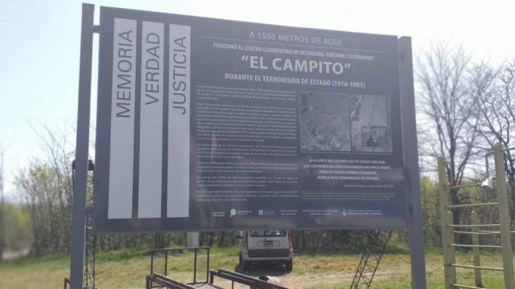 Foto del cartel inaugurado el domingo último en “El Campito”, un ex centro clandestino de detención (Crédito: Abuelas de Plaza de Mayo).
