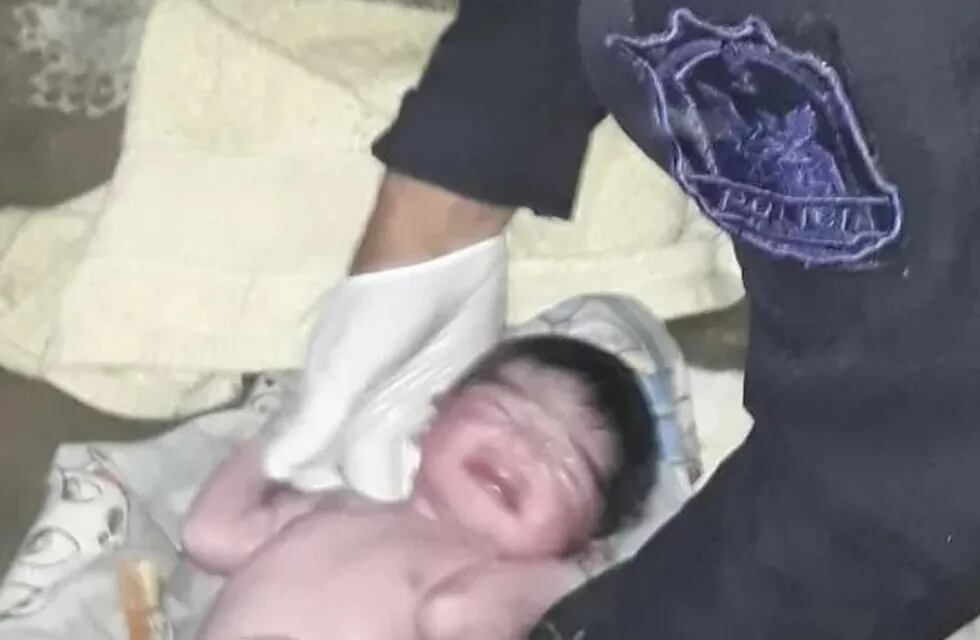 Un policía recibió al recién nacido en Rawson.