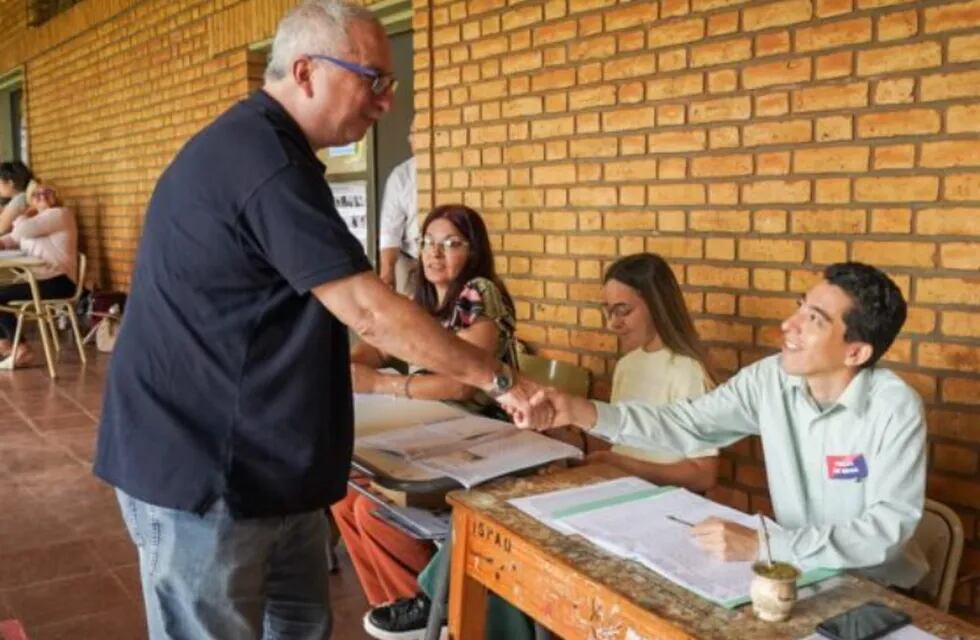 Elecciones 2023: Hugo Passalacqua emitió su voto en Oberá.