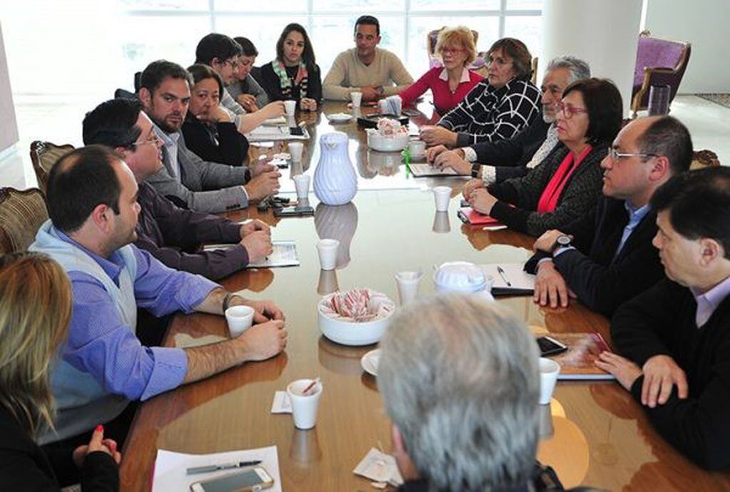 El gobernador Rodríguez Saá y los ministros en Terrazas del Portezuelo. (Foto ANSL)