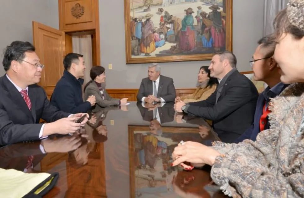 La comitiva china con el vicegobernador Haquim, en Jujuy