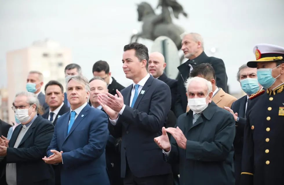 El vicegobernador Manuel Calvo encabezó el acto por el 25 de Mayo, en Córdoba.