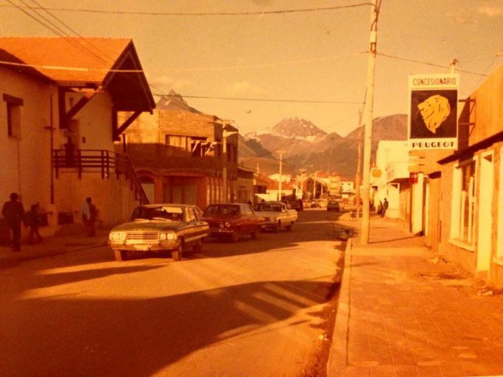 Pasado y presente de Ushuaia.
Fotos: Vía Ushuaia - Archivo histórico Municipalidad de Ushuaia.