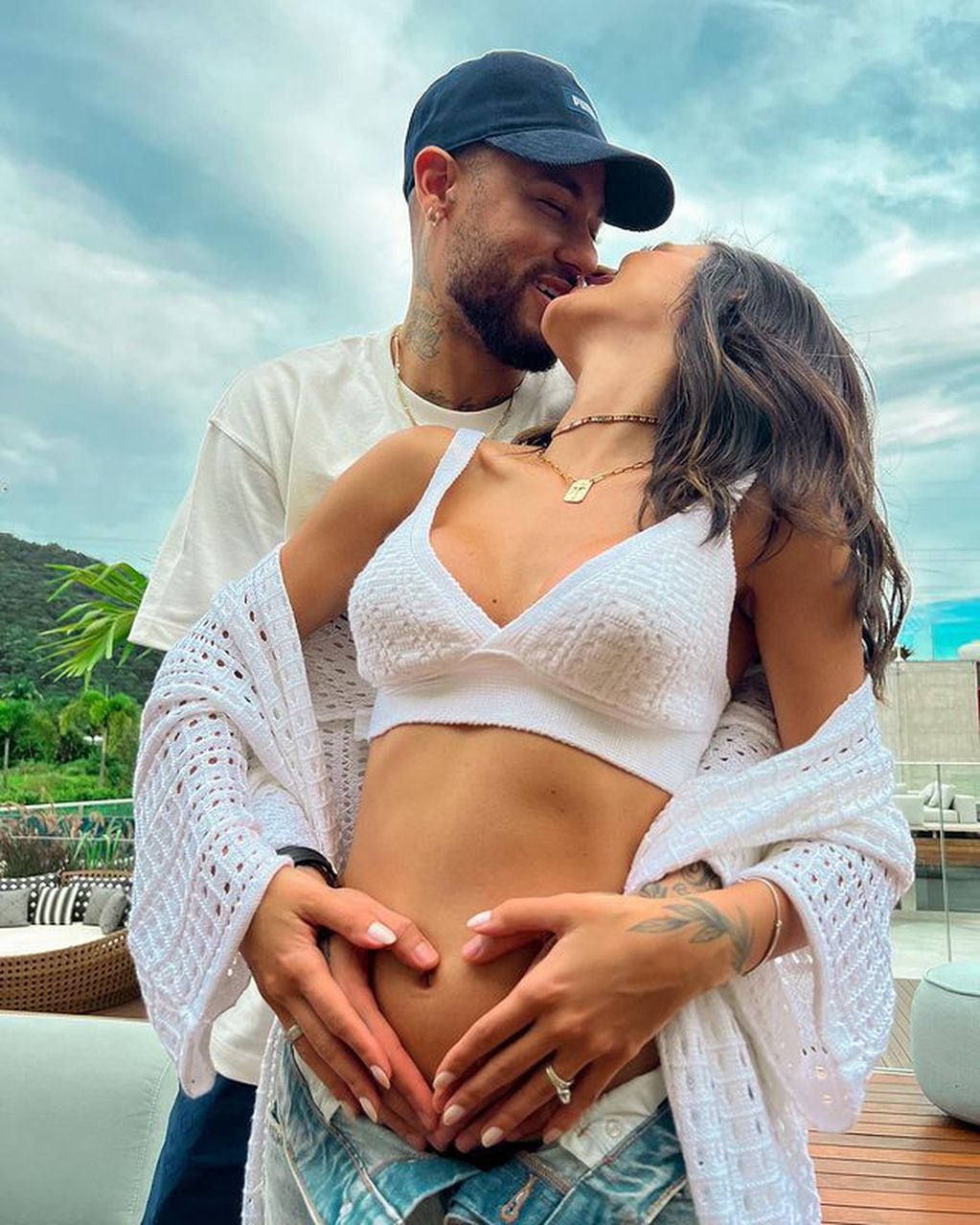 Neymar y Bruna esperan su primer bebé juntos.