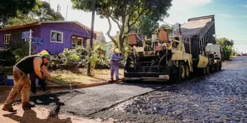 Inicio de asfalto sobre empedrado en Mojón Grande y Colonia Polana