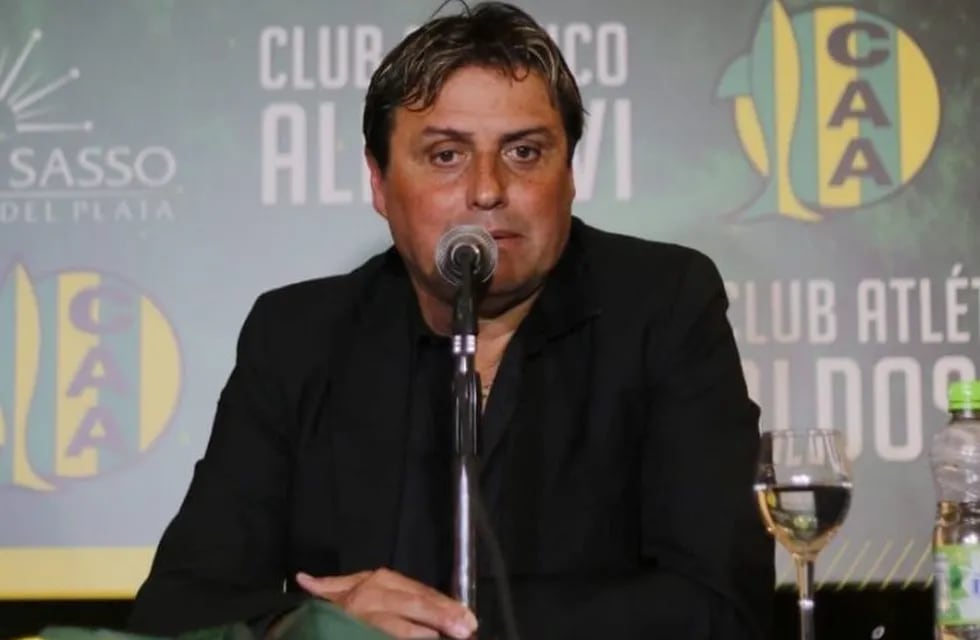 Ángel Guillermo Hoyos fue presentado como nuevo director técnico de Aldosivi de Mar del Plata (web).