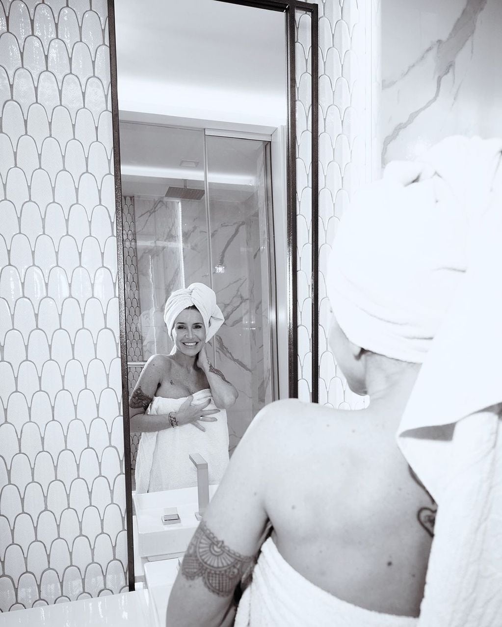 Al desnudo, Flor Peña paralizó Instagram posando frente al espejo