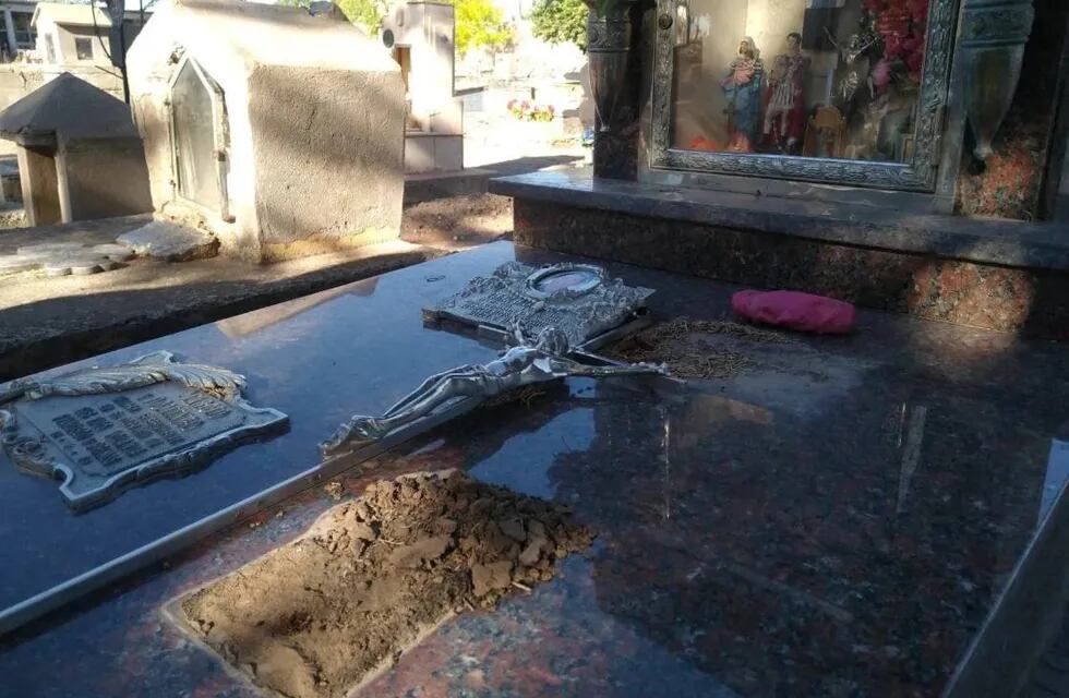 Los delincuentes se roban placas, cruces y todo lo que encuentres de metal en el cementerio de Malargüe