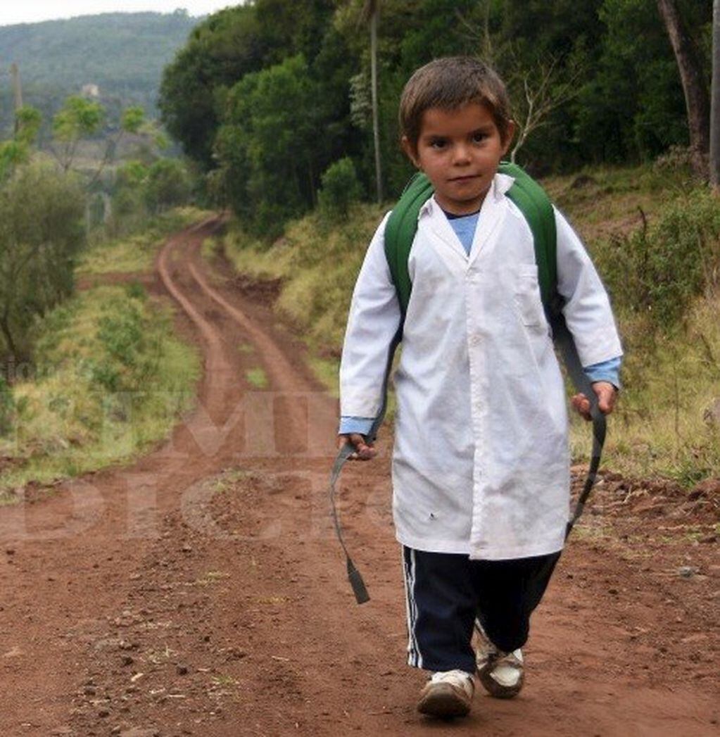 Yamil Antúnez de Sosa, el misionerito que se hizo famoso por cruzar un campo helado a pie para ir a clases. (Foto: Primera Edición)