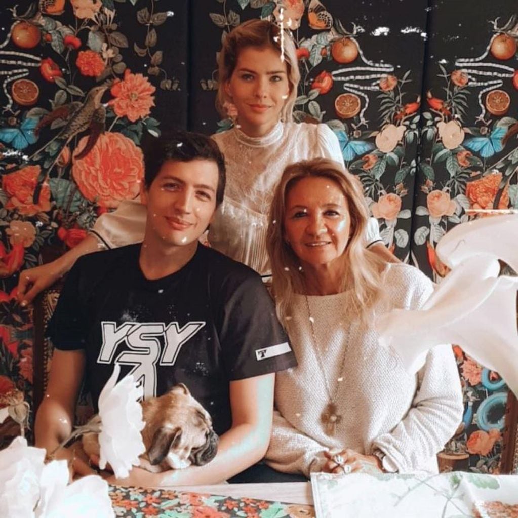 China Suárez junto a su hermano y su mamá (Foto: Instagram/ @sangrejaponesa)