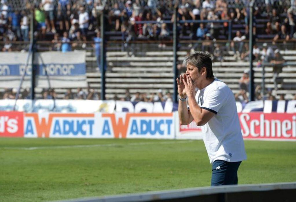 El "Indio" Ortíz podría dejar su cargo en caso de una derrota ante Argentinos (web).
