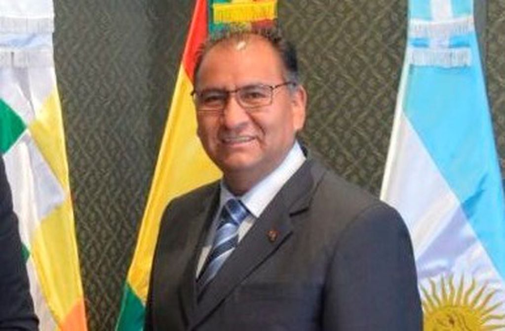 Embajador de Bolivia, Santos Javier Tito Véliz