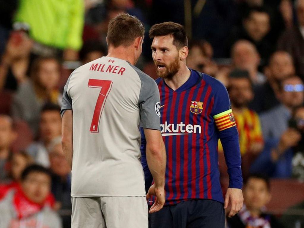 James Milner y su discusión con Lionel Messi. (REUTERS)