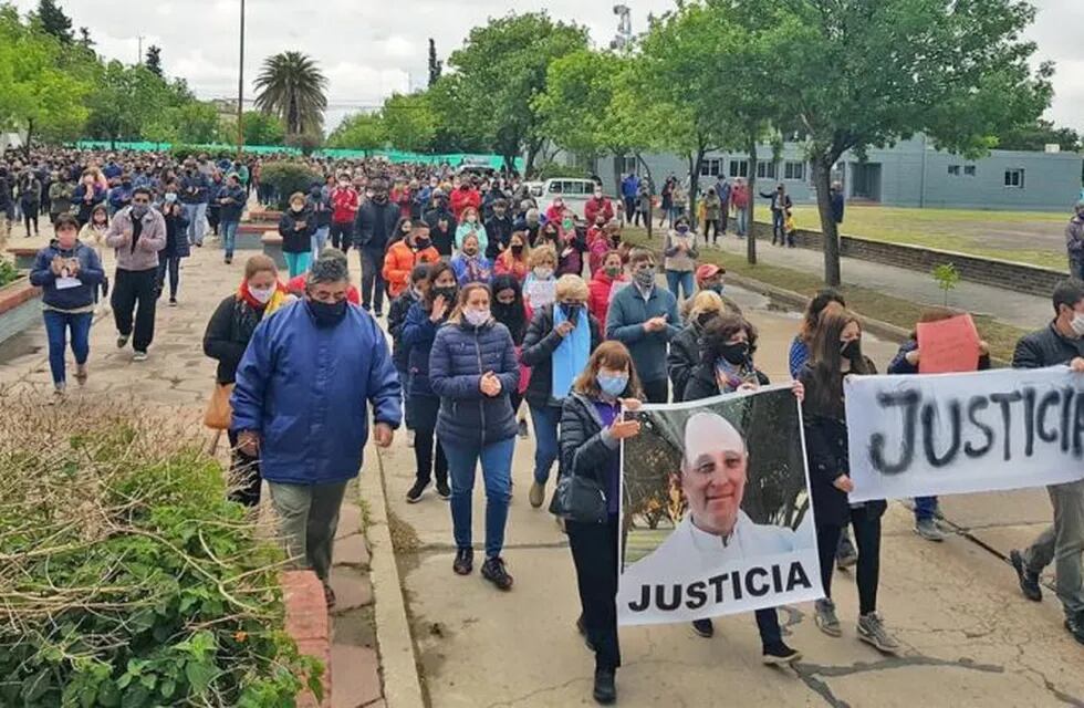 Marcha en pedido de justicia por el cura de Vicuña Mackenna (Puntal)