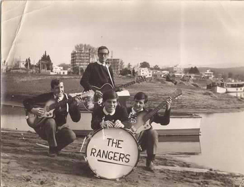 "The Rangers", la primera banda de rock de Carlos Paz, integrada por Julio Alberto Mirgone.