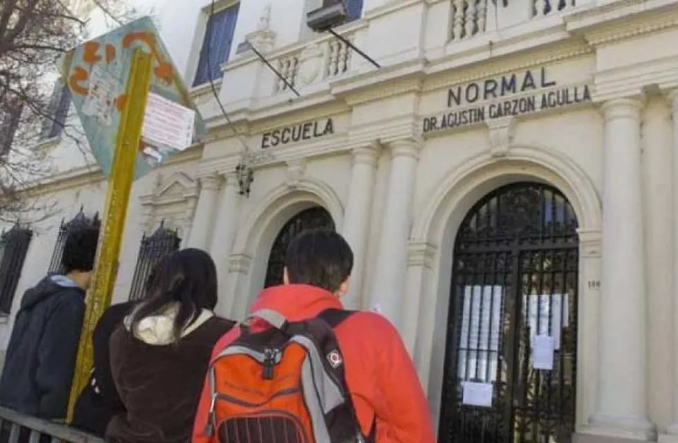 Escuela Normal Superior Agustín Garzón Agulla.