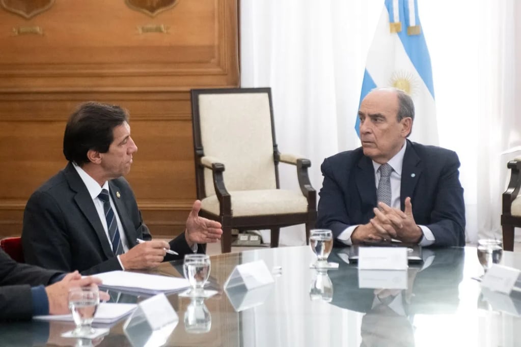 El gobernador de Jujuy, Carlos Sadir, y el jefe de Gabinete nacional, Guillermo Francos, se reunieron este lunes y firmaron un acuerdo para la reactivación de la obra pública nacional en territorio jujeño.