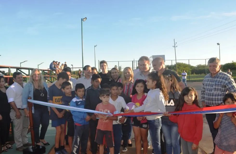 Campo Viera: inauguraron un nuevo playón deportivo