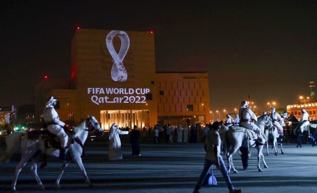 La FIFA presentó el logo del Mundial de Qatar 2022\u002E (AFP)
