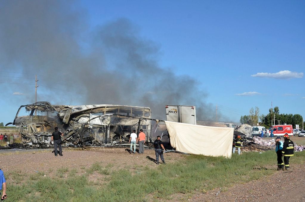 Como consecuencia del impacto del camión brasileño y el colectivo de la empresa Mercobus fallecieron 17 personas en febrero de 2014, en la ruta 7 de Mendoza.
