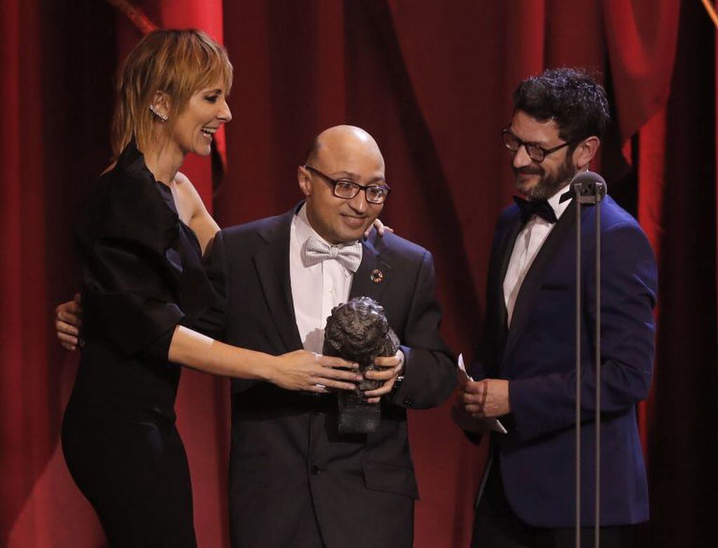 El actor Jesús Vidal recibe el Goya a Mejor Actor Revelación, por su papel en "Campeones", durante la gala de entrega de los Premios Goya 2019. Crédito: EFE/Ballesteros.