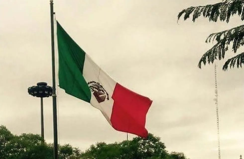 04/09/2016 Bandera de México. POLITICA SOCIEDAD MÉXICO CENTROAMÉRICA TWITTER