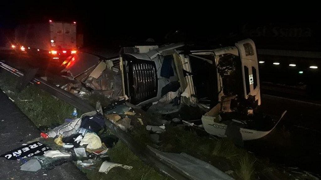 camión volcado
Crédito: Policía Ceibas