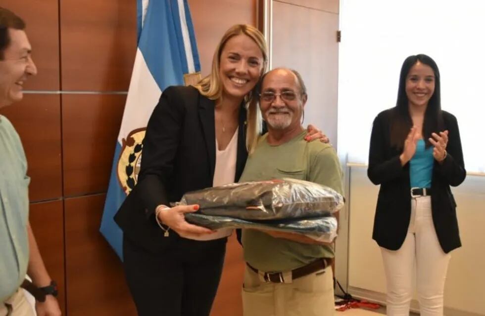 Entrega de equipamiento a Veteranos que viajan a Malvinas en San Juan