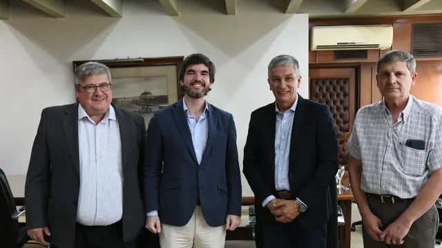 Marcelo Lombardo, el Cónsul General de España, Jaime González Castaño, Jorge Muriel y Roberto Muriel