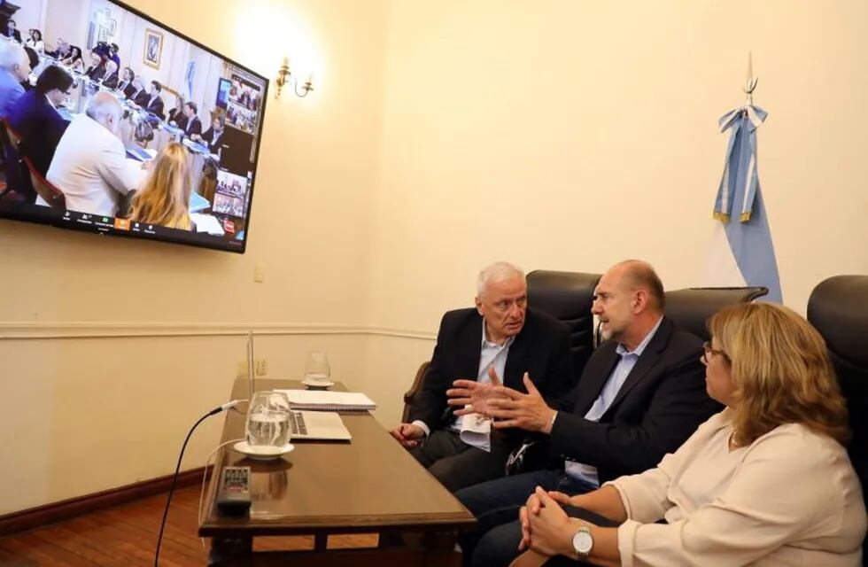 El rafaelino participó por videoconferencia el viernes del comité interministerial. (@omarperotti)