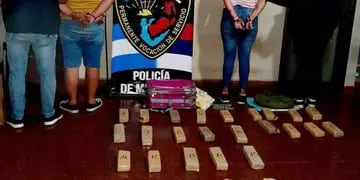 Posadas: pareja detenida por transportar más de 28 kilogramos de droga. Policía de Misiones