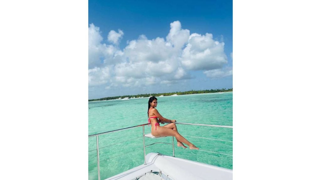 La esposa de Messi salió en barco a disfrutar de las aguas caribeñas.