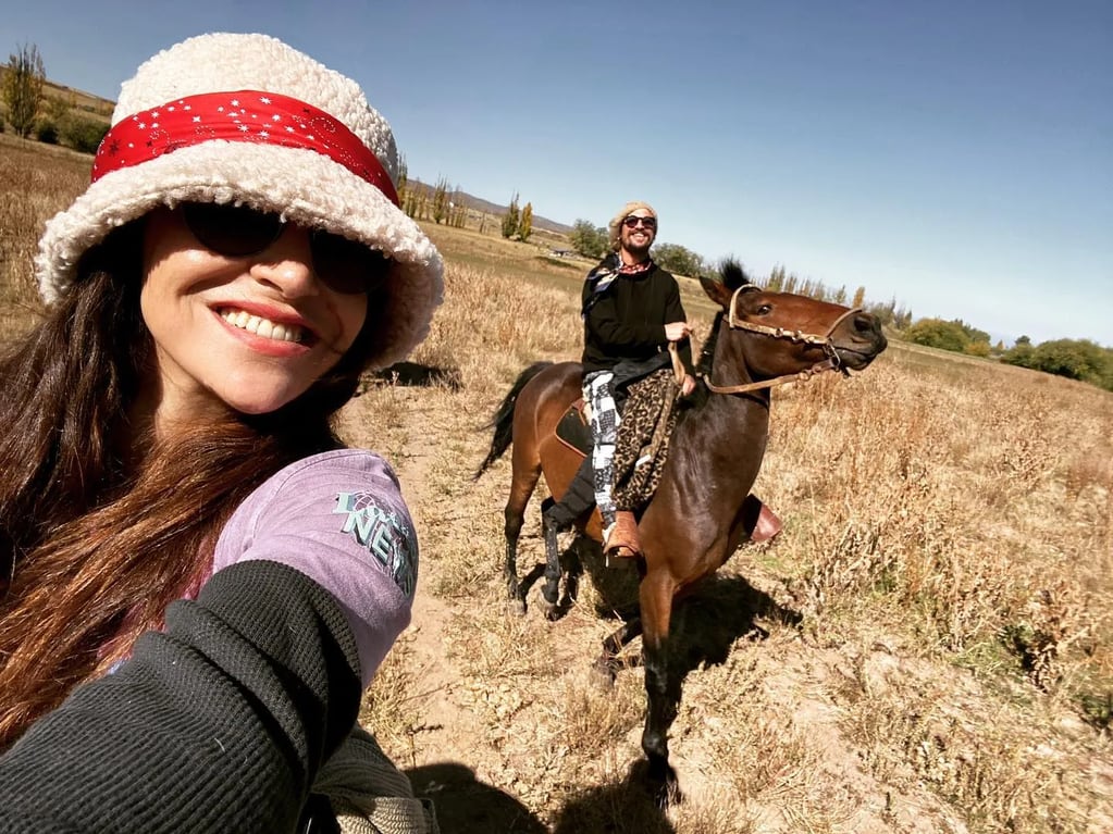 Gianinna Maradona y Daniel Osvaldo pasean enamorados  por Mendoza.